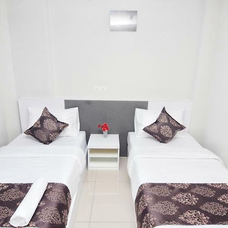 K Vila Hotel Сунгай Петани Экстерьер фото